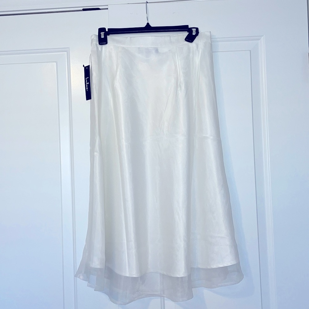 Brand new with tags midi white skirt! Size medium.